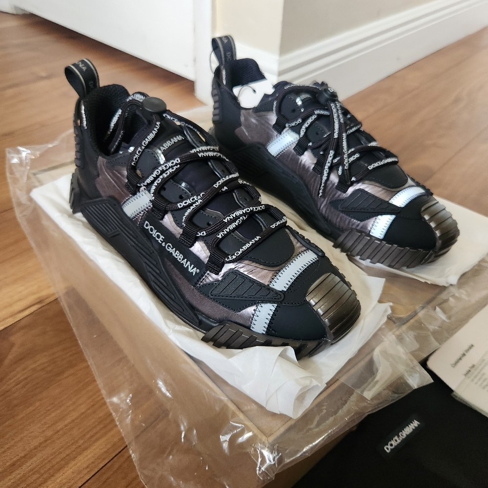 Dolce & Gabbana Men's Sneakers Silver/ Black CS1770 AX393 Size 9 US Rare